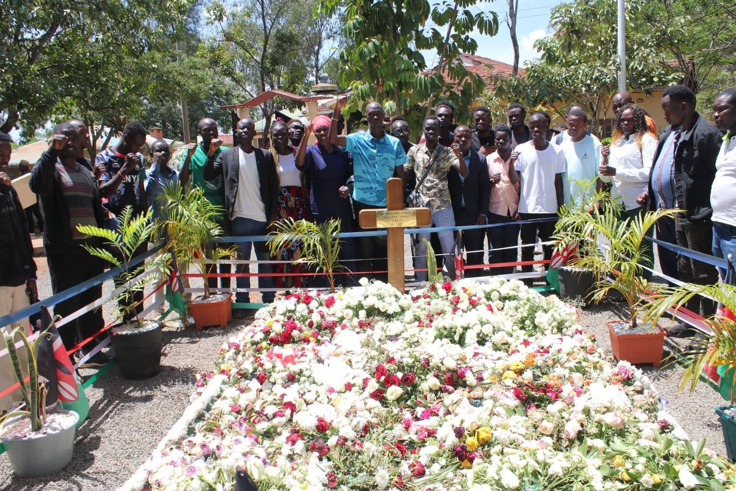 A group from Nairobi mourn the late Raila Odinga in Bondo. Photo: Agnes Kagure Source: X