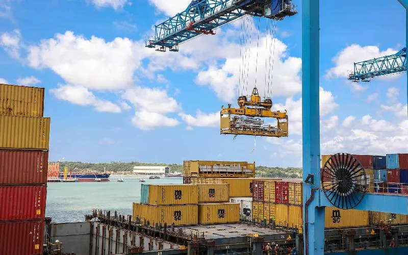 A cargo being offloaded in Mombasa Port. Photo/Screengrab by Kenya Digest