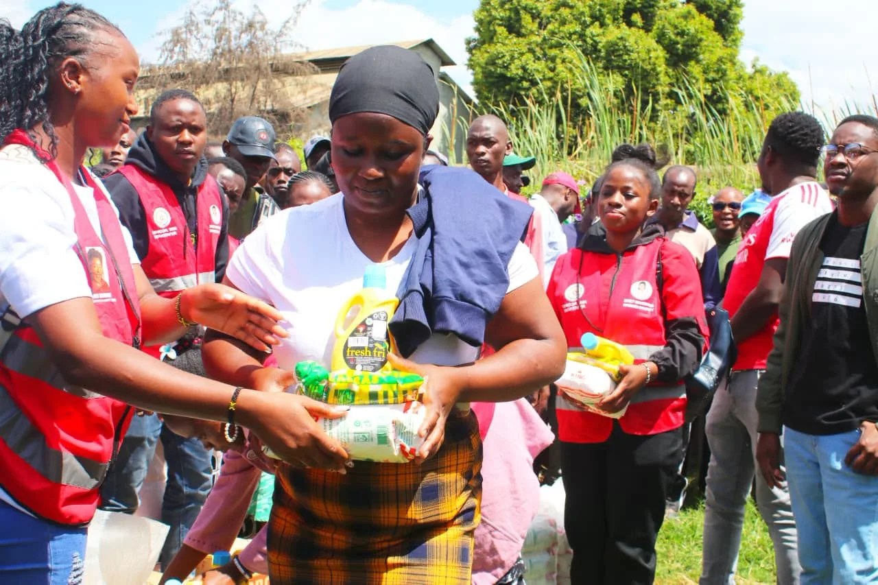 Agnes Kagure-led Mbogi ya Mama donates food to Landimawe families in Nairobi. Photo/@agneskagure/Facebook