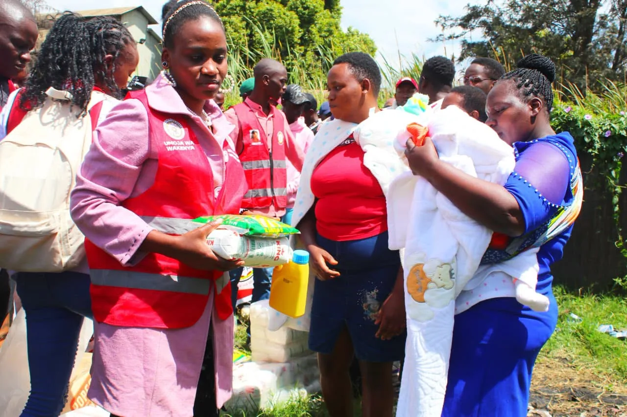 Agnes Kagure-led Mbogi ya Mama donates food to Landimawe families in Nairobi. Photo/@agneskagure/Facebook