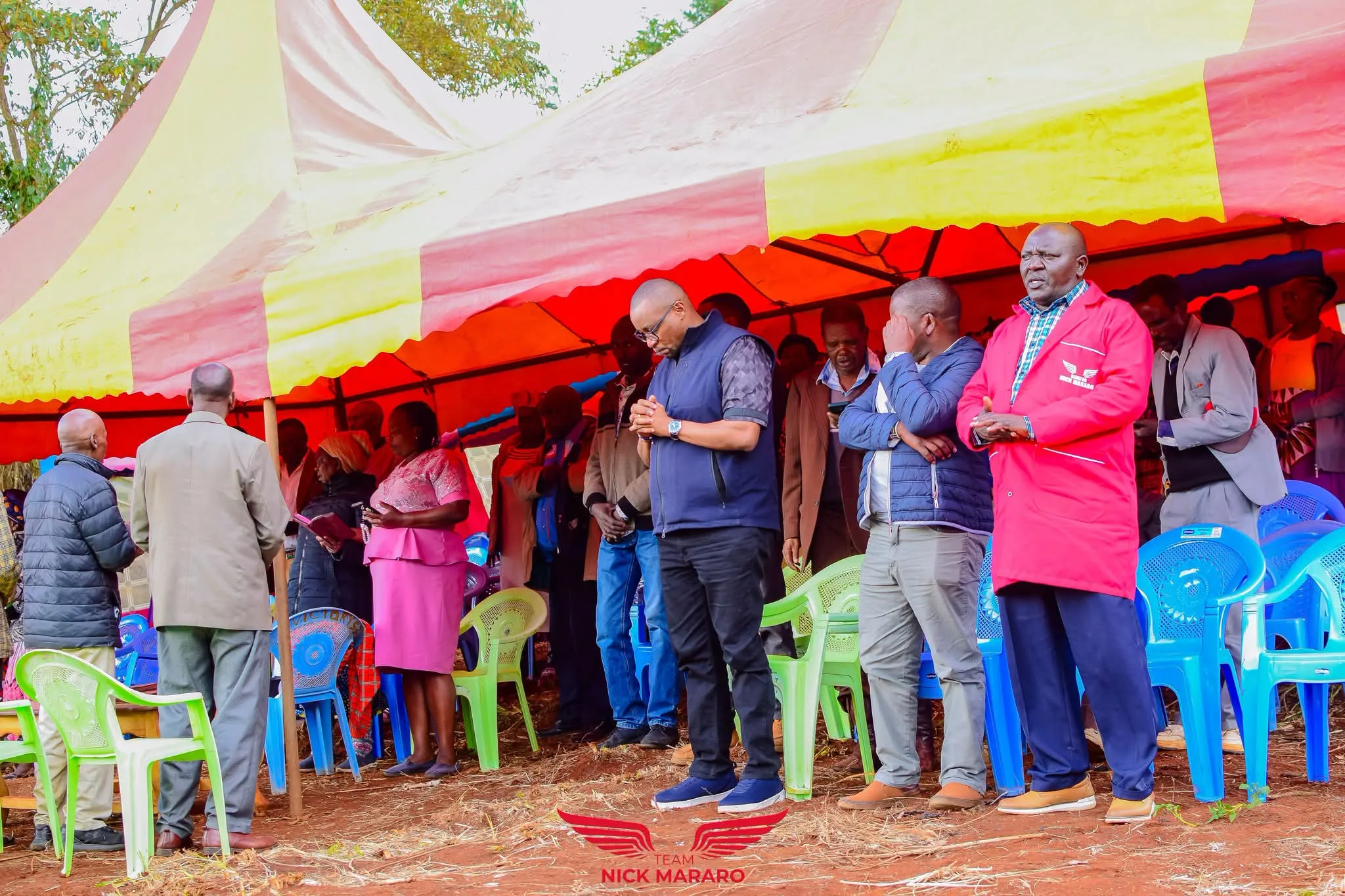 Nyeri Senator aspirant Nick Mararo interacts with locals to listen to their grievances. Photo: Nick Mararo (Facebook)