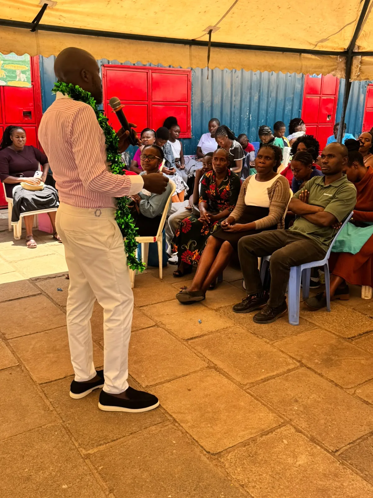 Makandara MP aspirant Geoffrey Wauna joins parents, students and teachers ahead of exams. Photo/https://web.facebook.com/geoffrey.wauna